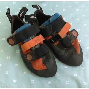 Evolv moderate climbing shoes